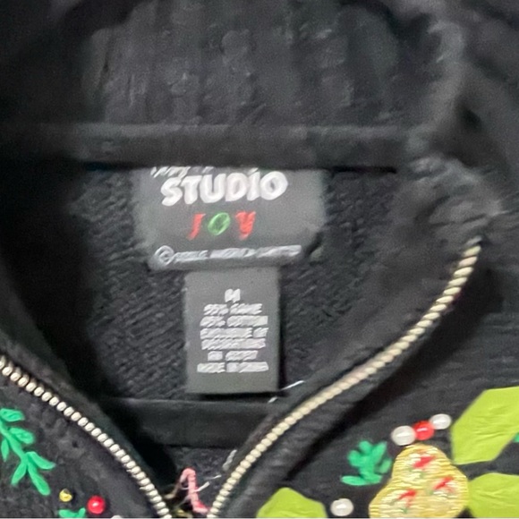 Black Vintage Christmas Sweater Vest Featuring Santa And A Clothesline Size M - Picture 5 of 6